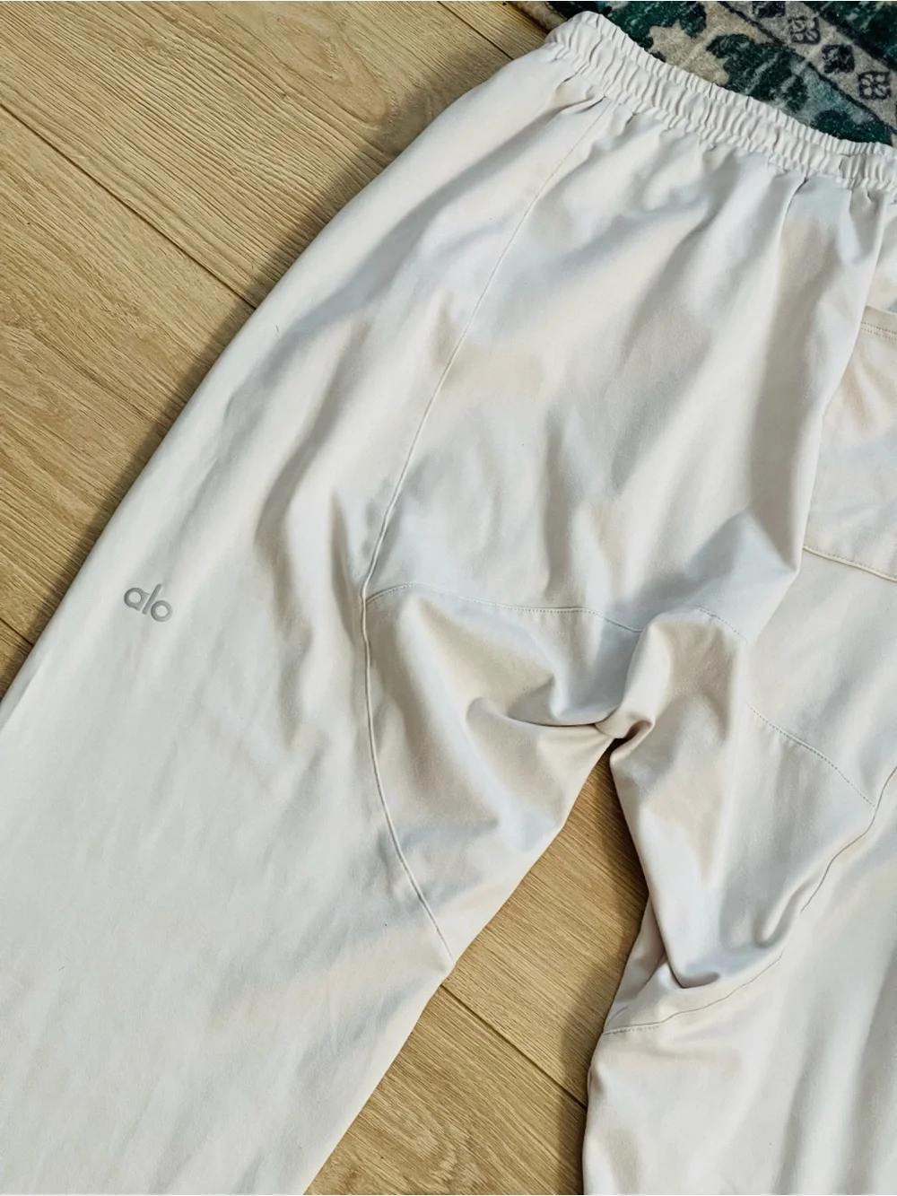 Alo Yoga size Small woman's jogger pants